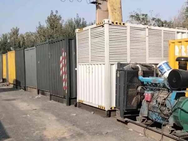 广宗200KW柴油发电机机组每小时油耗是多少？